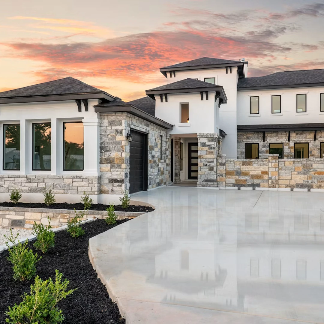 Finished 1:1 luxury villa real estate video preview created from six listing photos
