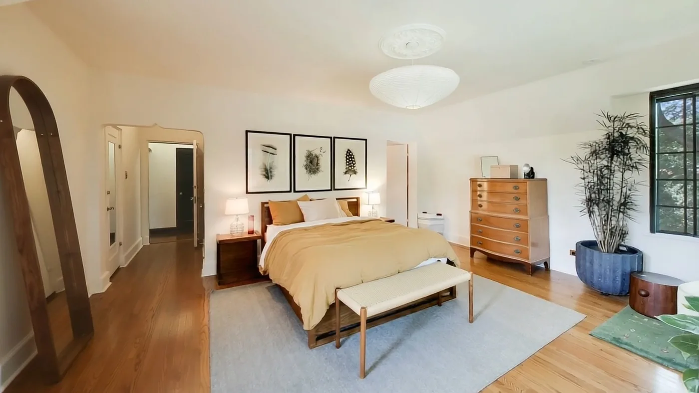 Motion-friendly property photo example 4: Bedroom with visible floor area